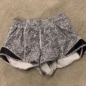 Lulu lemon hotty hot short